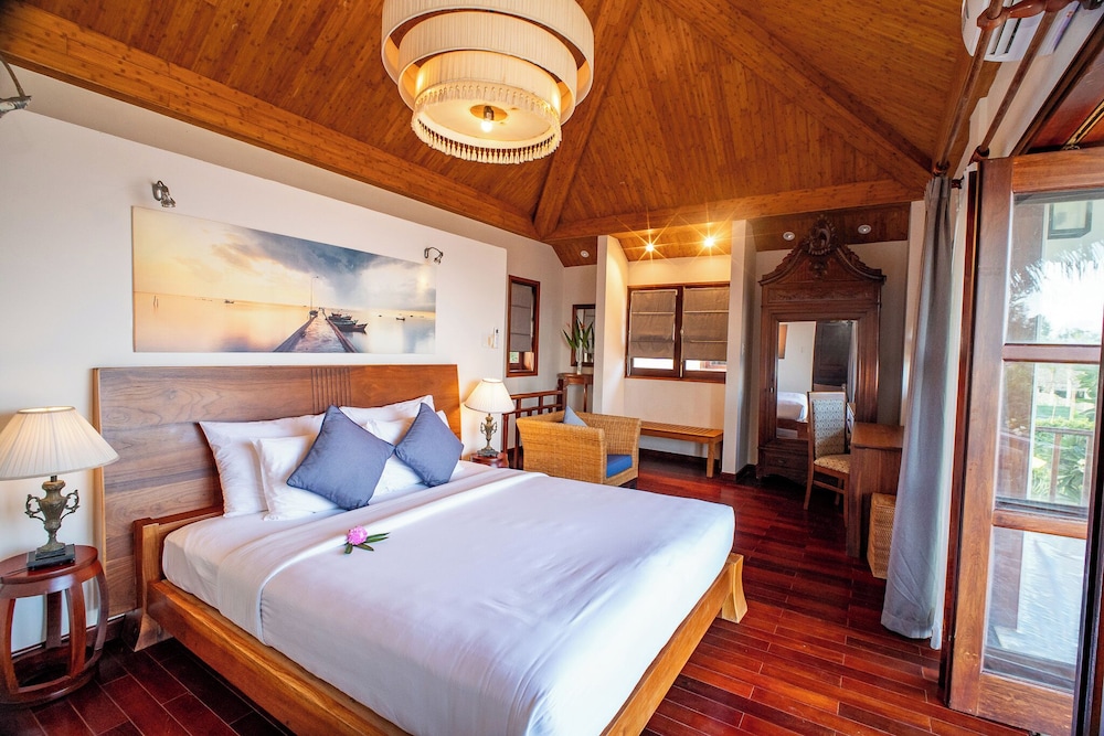 VILLA, BEACH FRONT, PRIVATE POOL