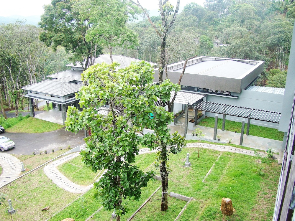 The Mountain Courtyard Thekady 23/29