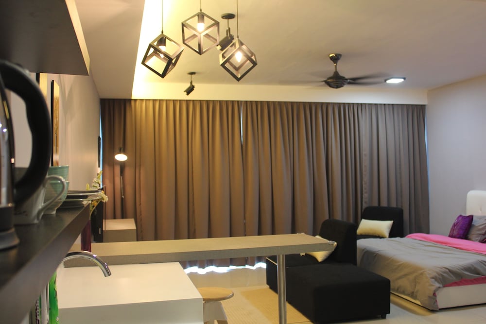 Dehouz – Trefoil Setia Alam Homestay 37/50