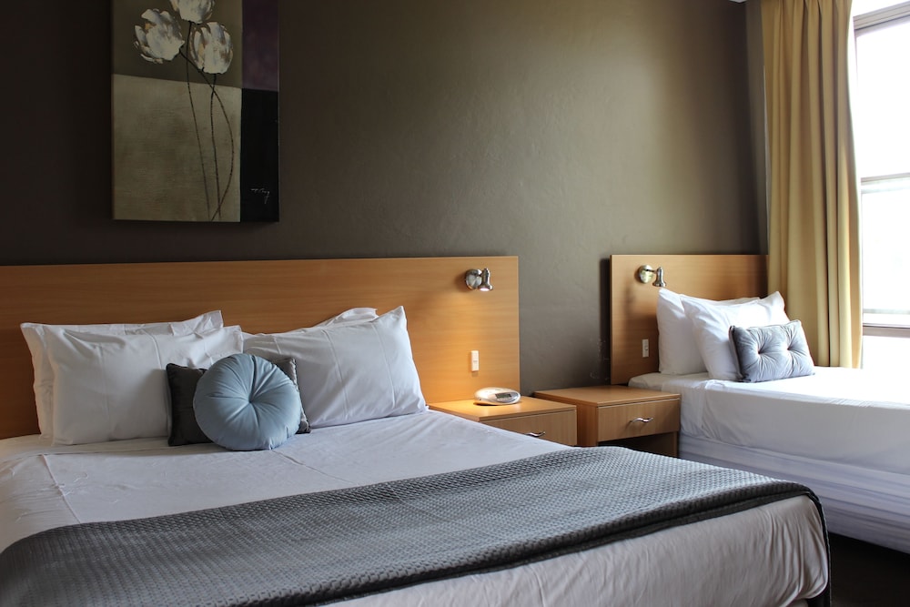 1 Bedroom, Tower, Suite, Queen and Twin Beds