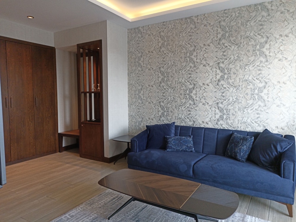 IRIS HOTEL 29/48
