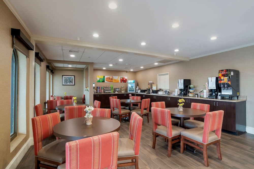 Quality Inn & Suites Ocean City Fenwick 33/52