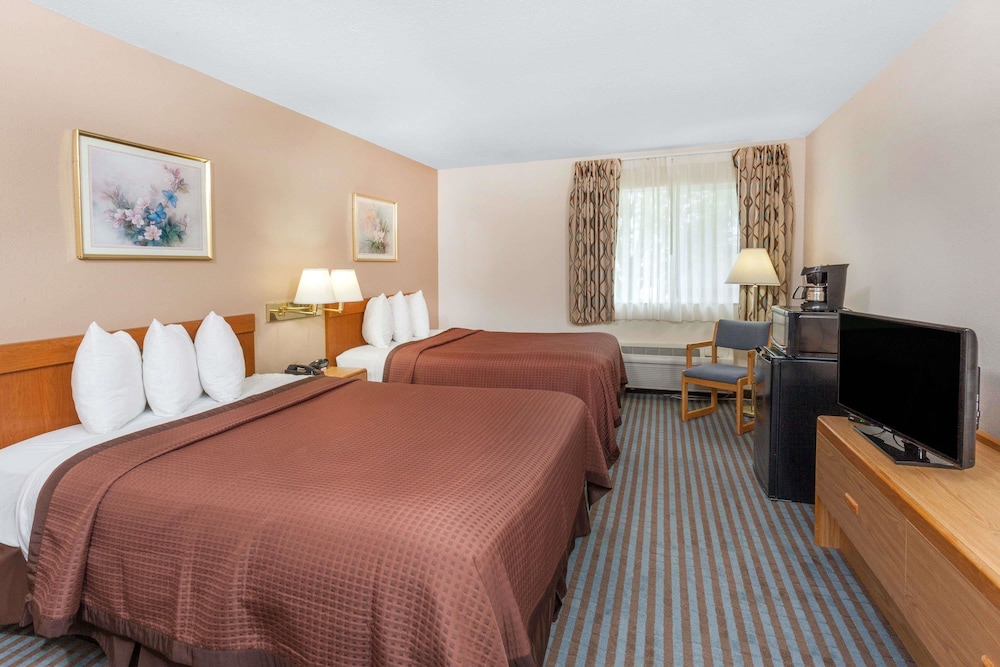 Days Inn By Wyndham Charleston 3/13