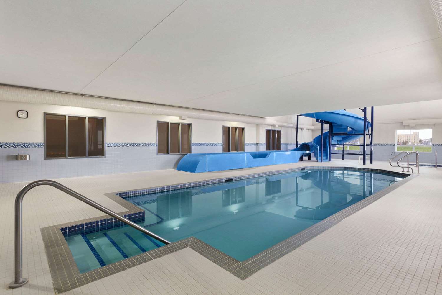 Days Inn & Suites by Wyndham Yorkton 16/38