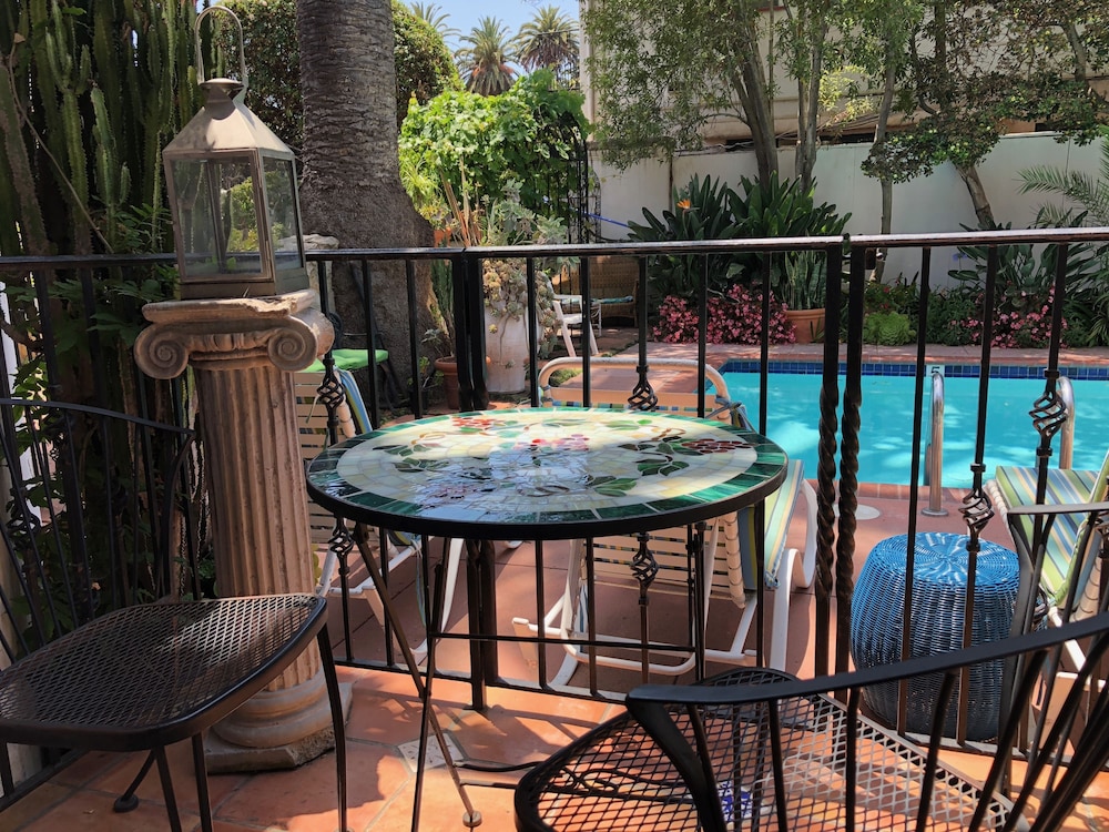 Villa Rosa Inn 40/78