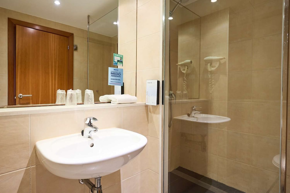 غرفة بسريرين منفصلين، Travelodge BCN Cornella Fira 4/6