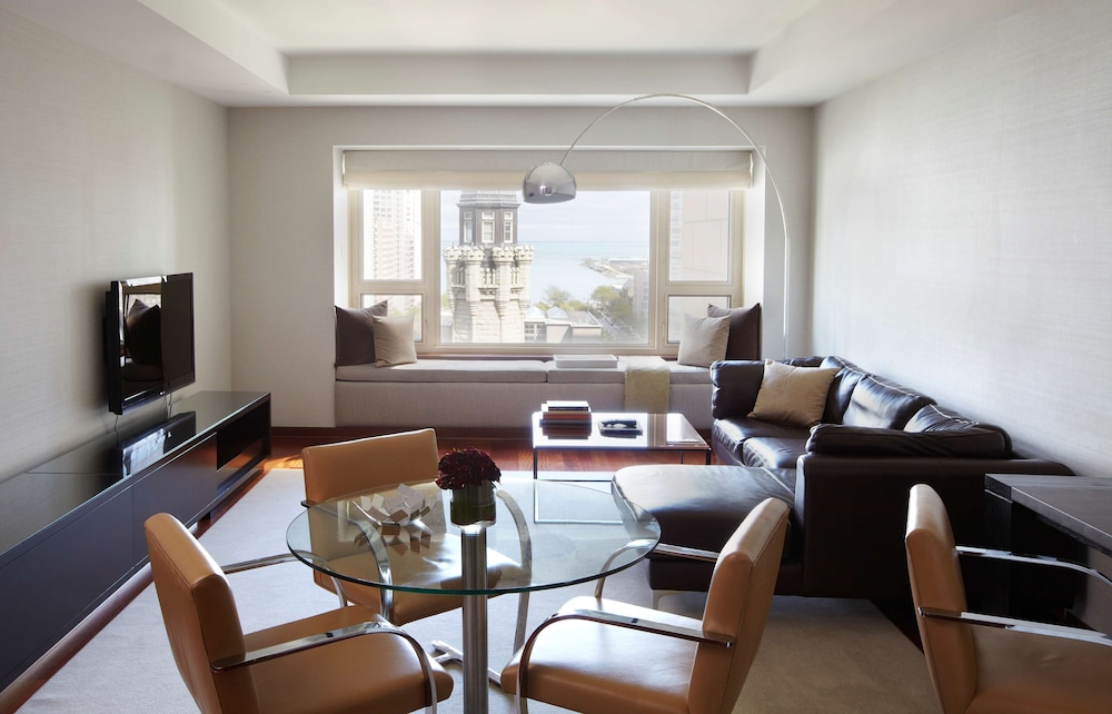Park Hyatt Chicago 70/91
