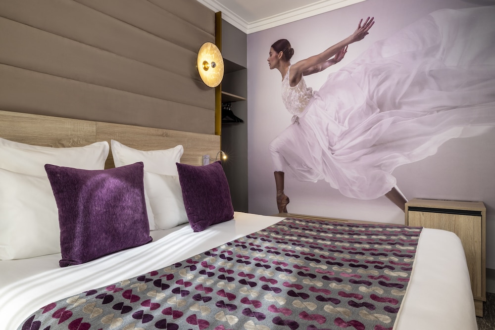 Hotel Nude Paris - Color Vision 16/81