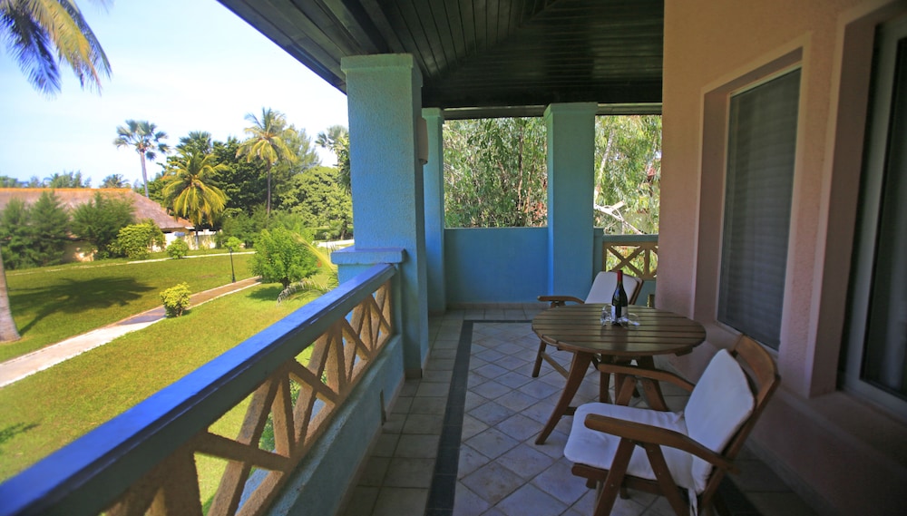The Kairaba Beach Hotel 46/75