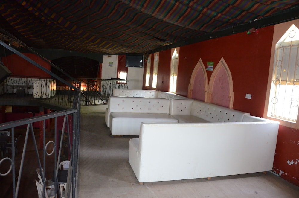 Tents Hotel 6/32