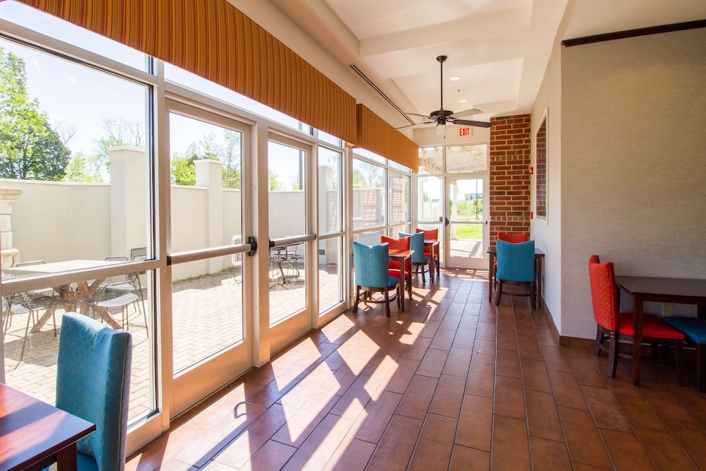 Hampton Inn And Suites Huntsville Southeast Hampton Cove Al 33/49