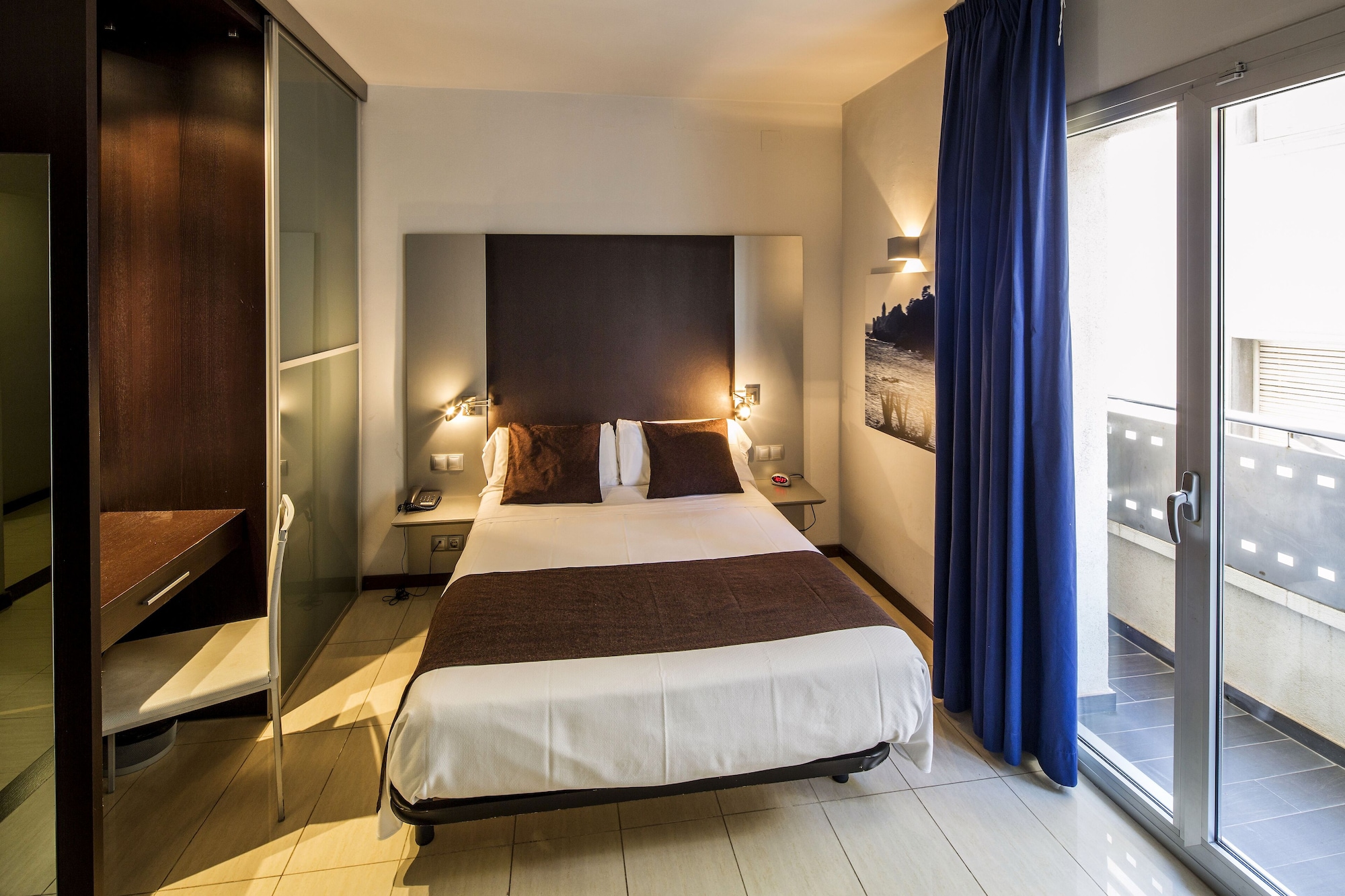 1 BEDROOM, STANDARD, DOUBLE BED, CITY VIEW, BALCONY