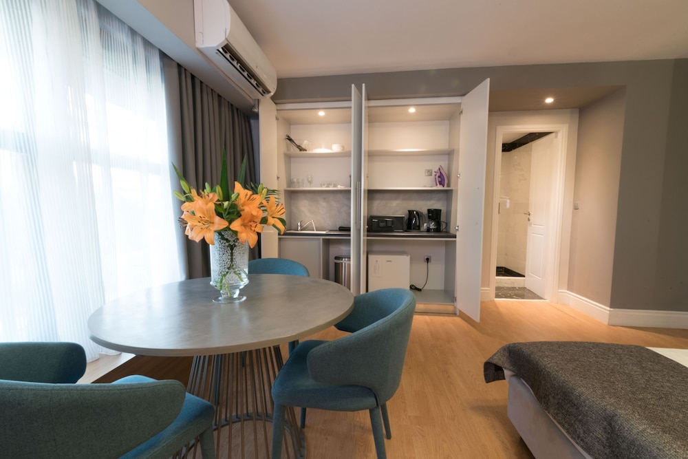 47 Luxury Suites 54/73