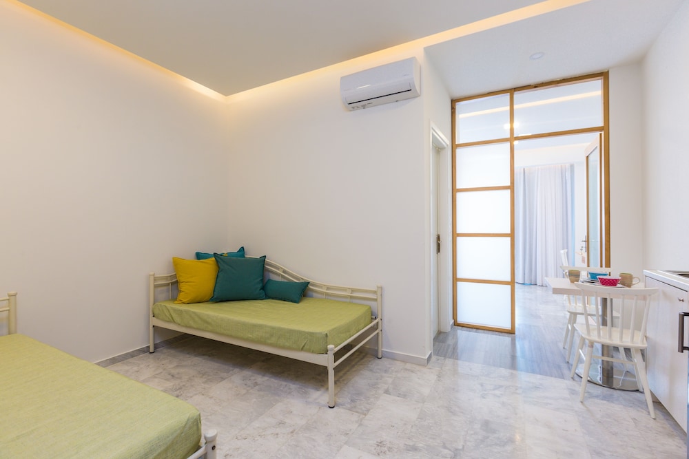 Meltemi Coast Suites 37/68
