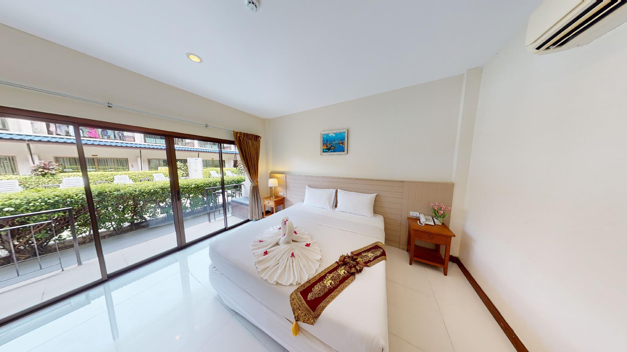 Room, Pool Access
