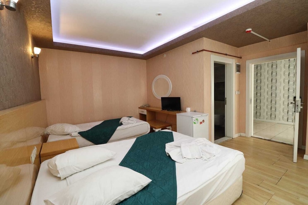Peracity Hotel 14/99