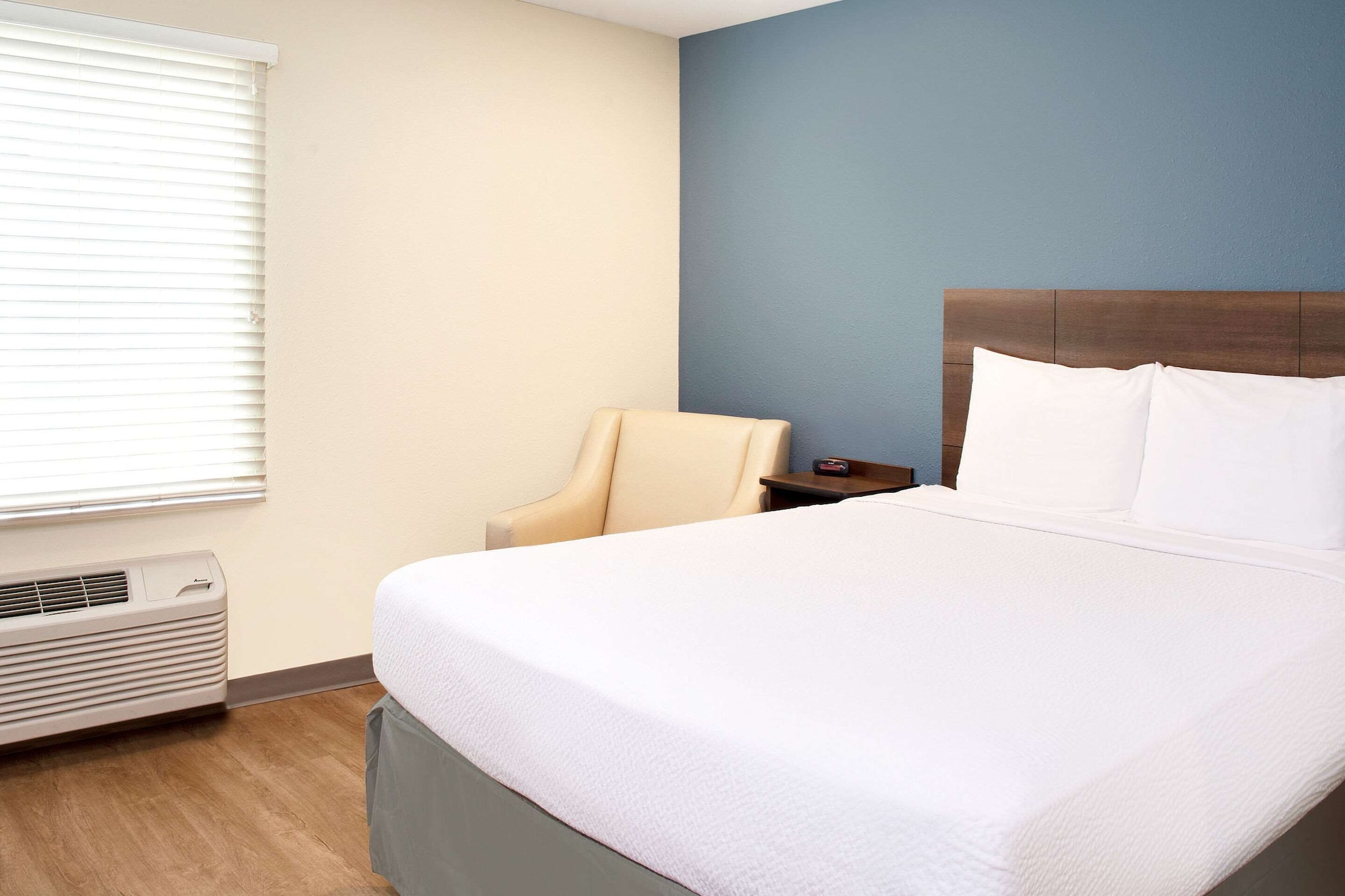 ROOM, QUEEN BED, ACCESSIBLE