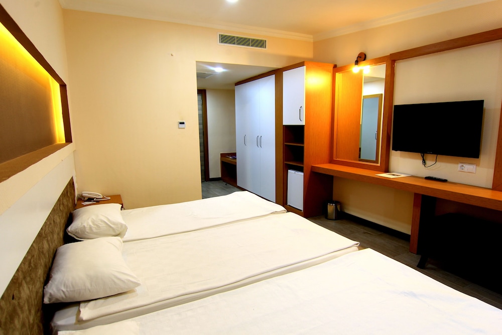 Rox Royal Hotel 12/67