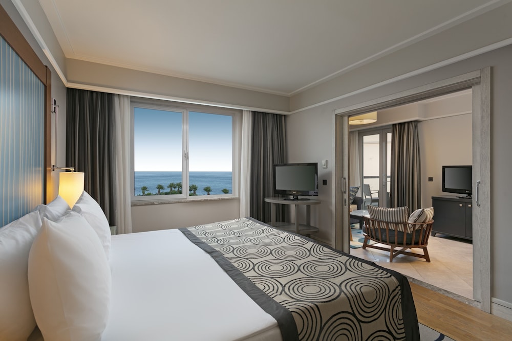 MANOR HOUSE SUITE