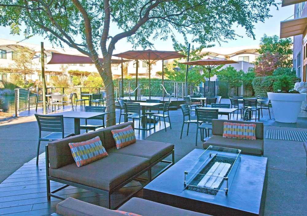 DoubleTree by Hilton Napa Valley American Canyon 23/35