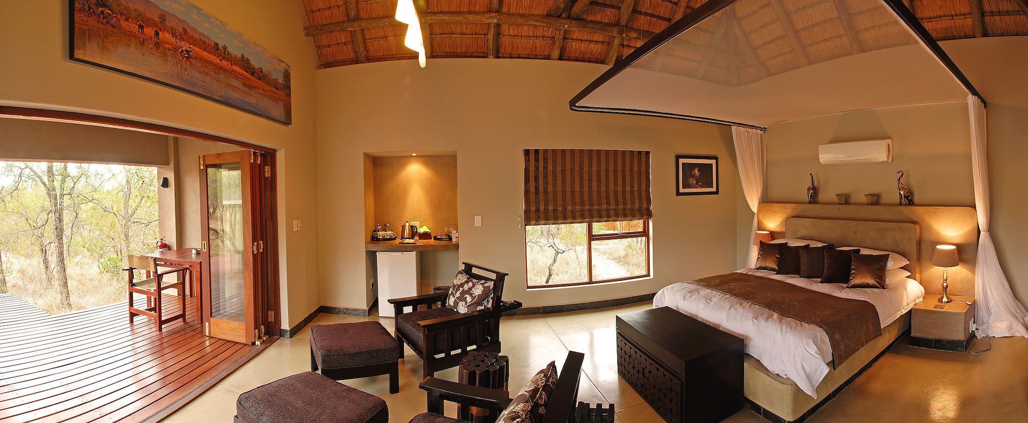 Lodge, King Bed