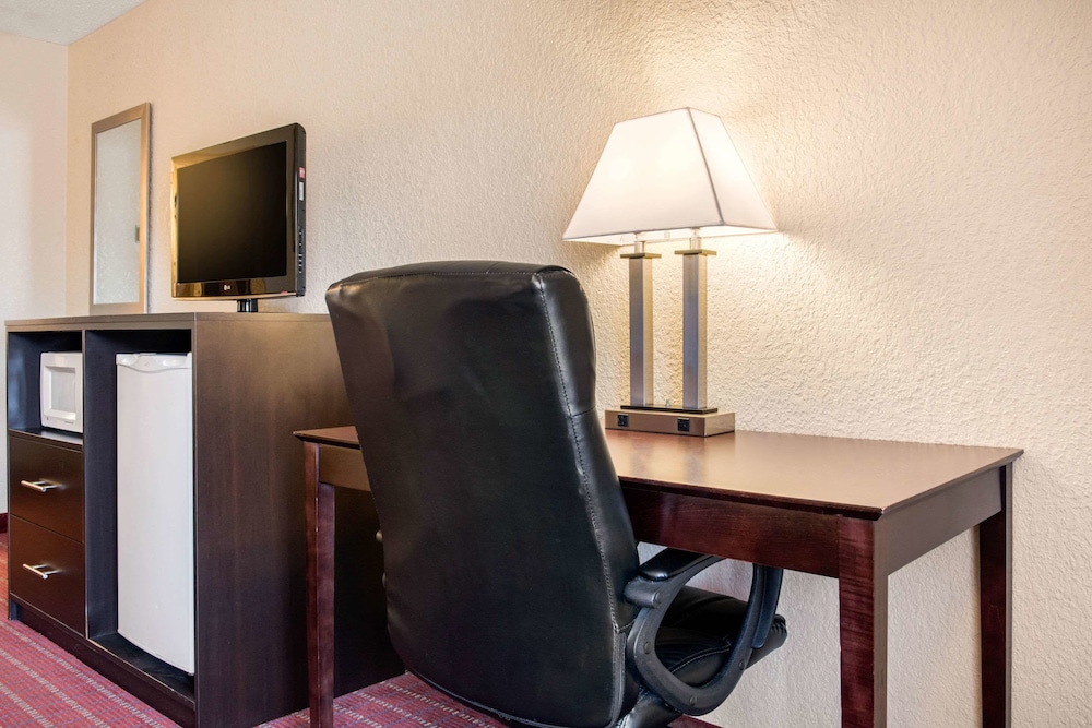 Quality Inn Huntingburg - Jasper 34/37