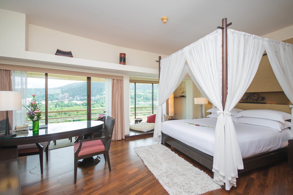 Pullman Phuket Karon Beach Resort 38/80