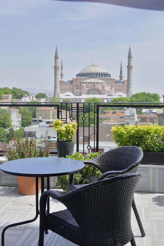 Agora Life Hotel Istanbul 48/50