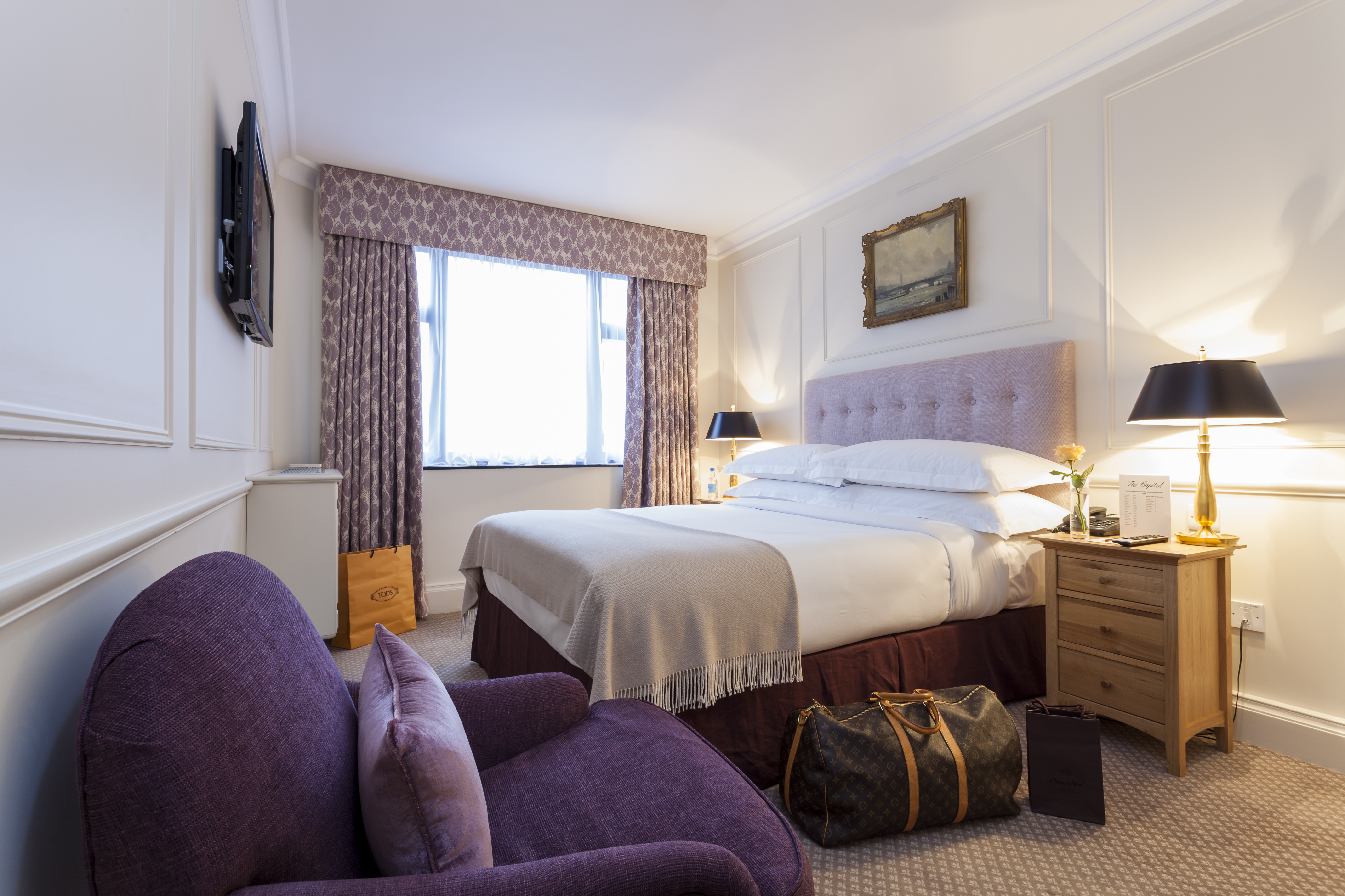 STANDARD, QUEEN BED