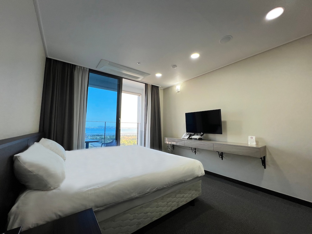 RIVIERA VERIUM HOTEL 16/40