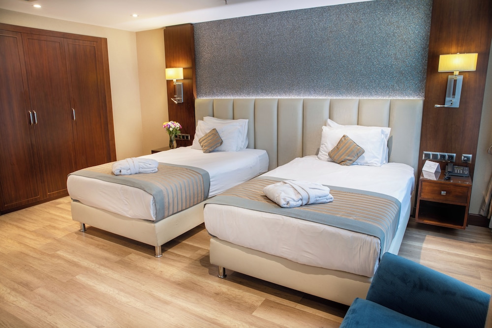 DELUXE, TWIN BEDS