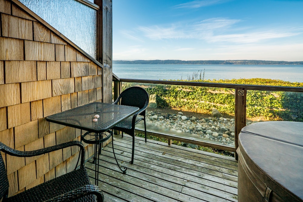 Camano Island Inn 37/67