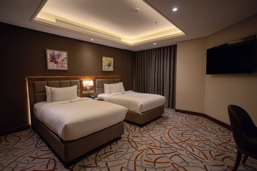 EXECUTIVE, SUITE, TWIN BEDS