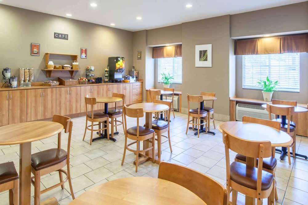 Microtel Inn & Suites By Wyndham Johnstown 29/37