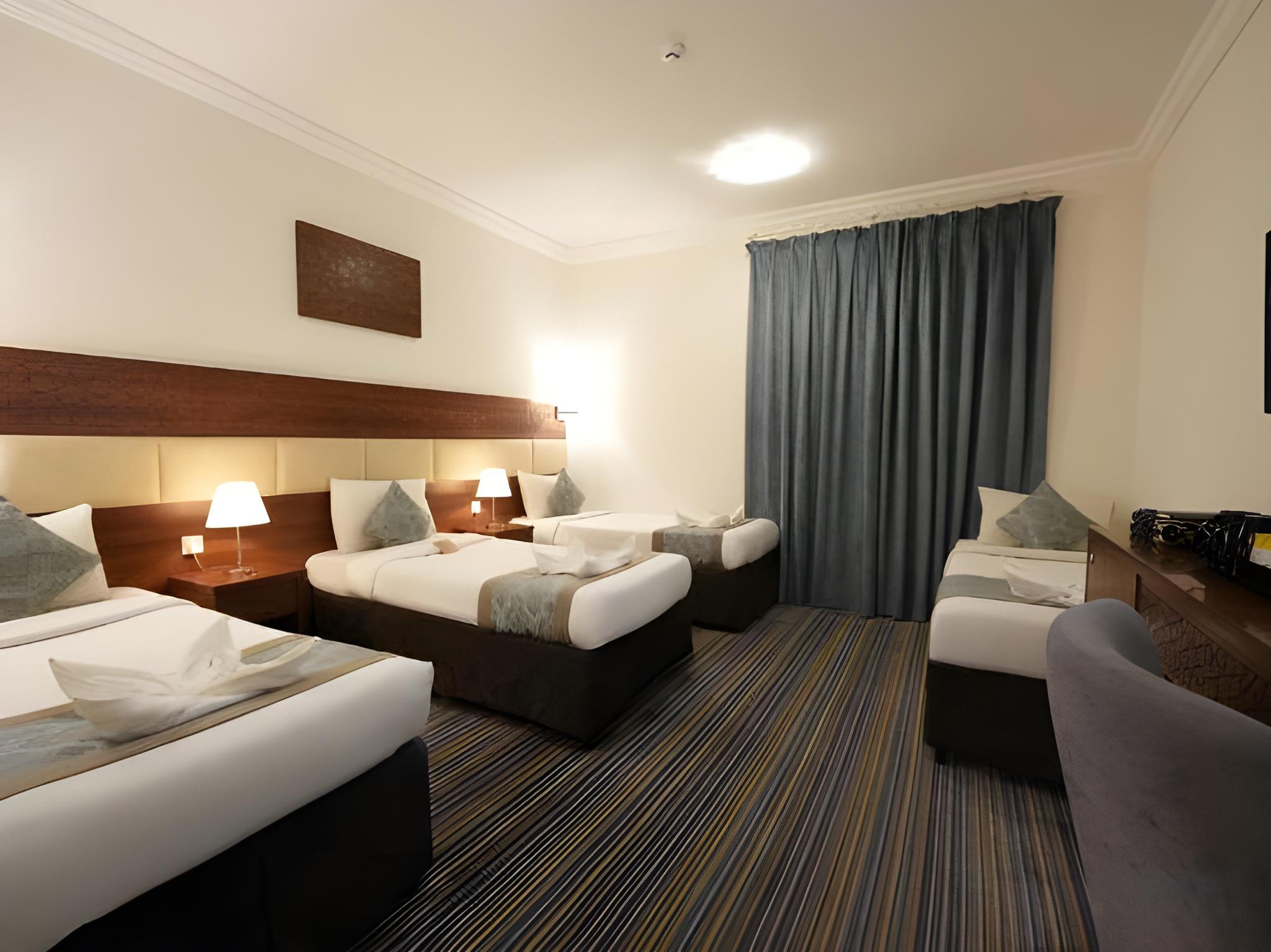 ROOM, QUADRUPLE