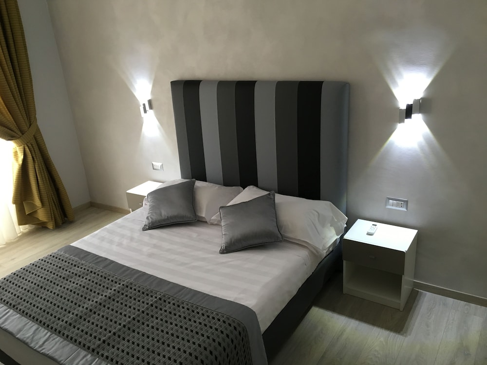 Roma Veneto Relais 5/96