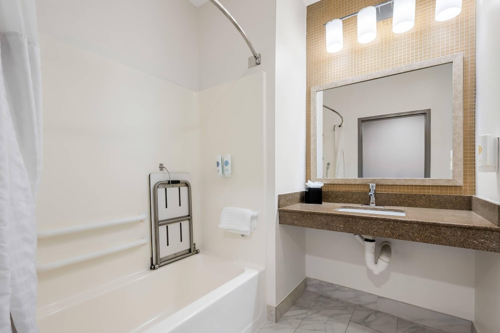 Comfort Suites New Bern near Cherry Point 63/65