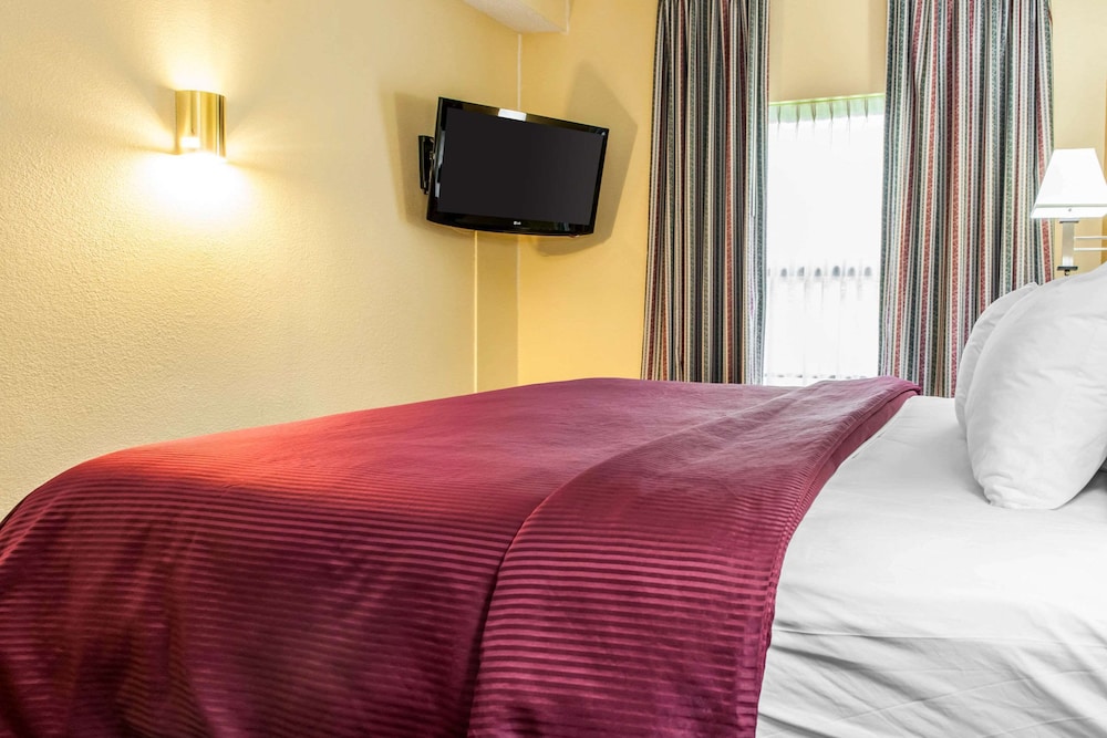 Clarion Inn & Suites Indianapolis Northwest 12/55
