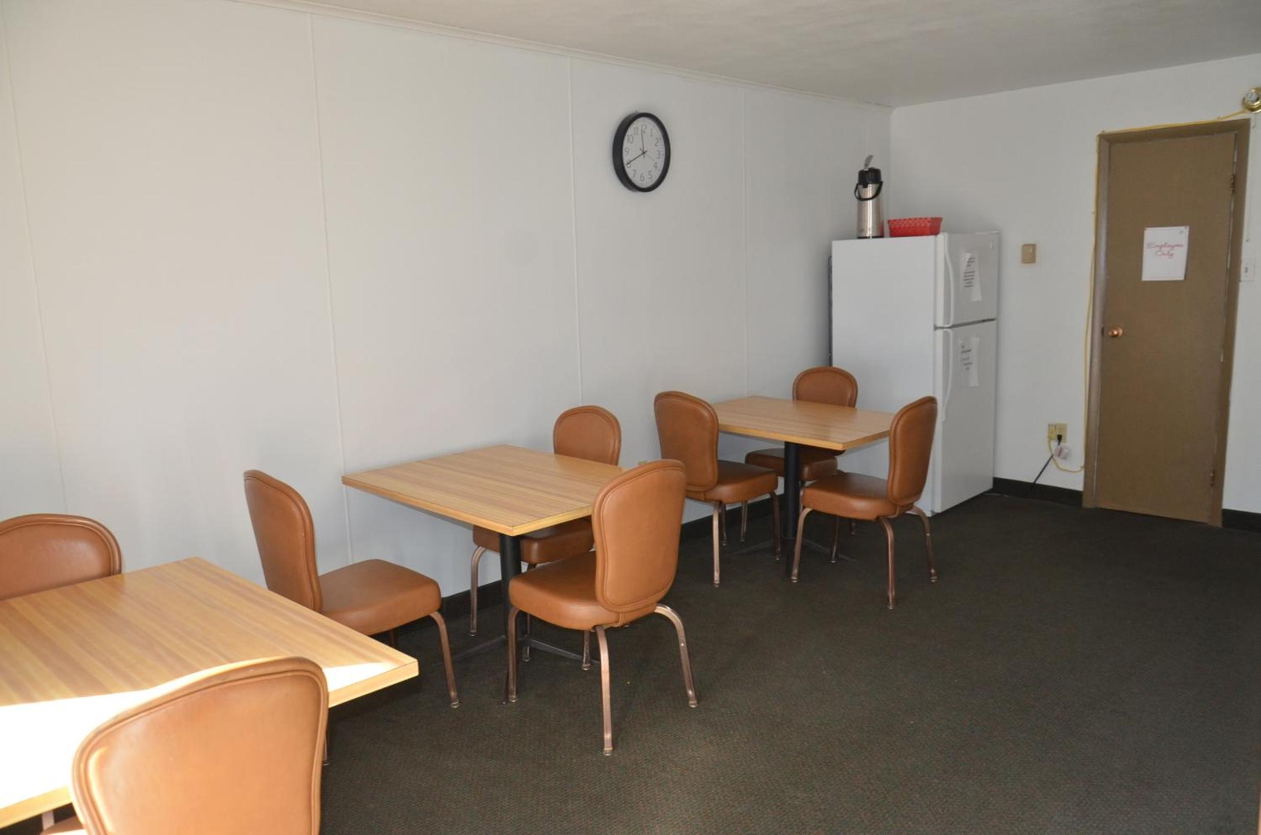 Red Carpet Inn & Suites 33/50