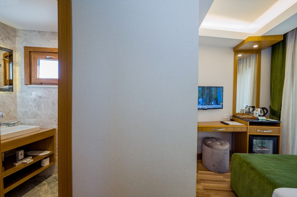 Bizim Hotel 32/64