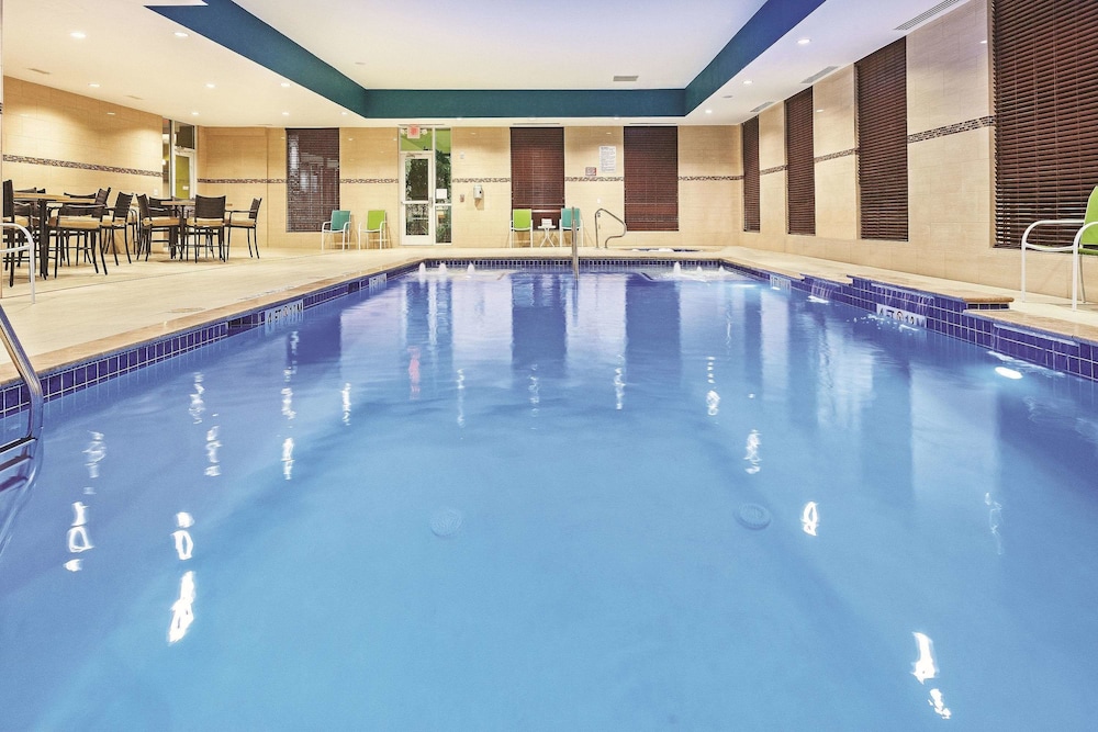 La Quinta Inn Suites Houston Willowbrook 3/61