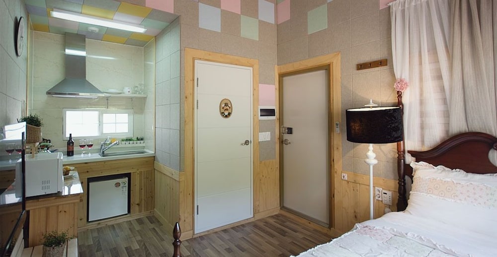 Namhae U.S. Town Bins House Pension 11/37