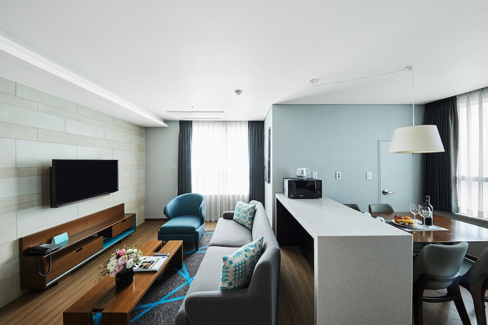 Felix by STX Hotel and Suite 36/46