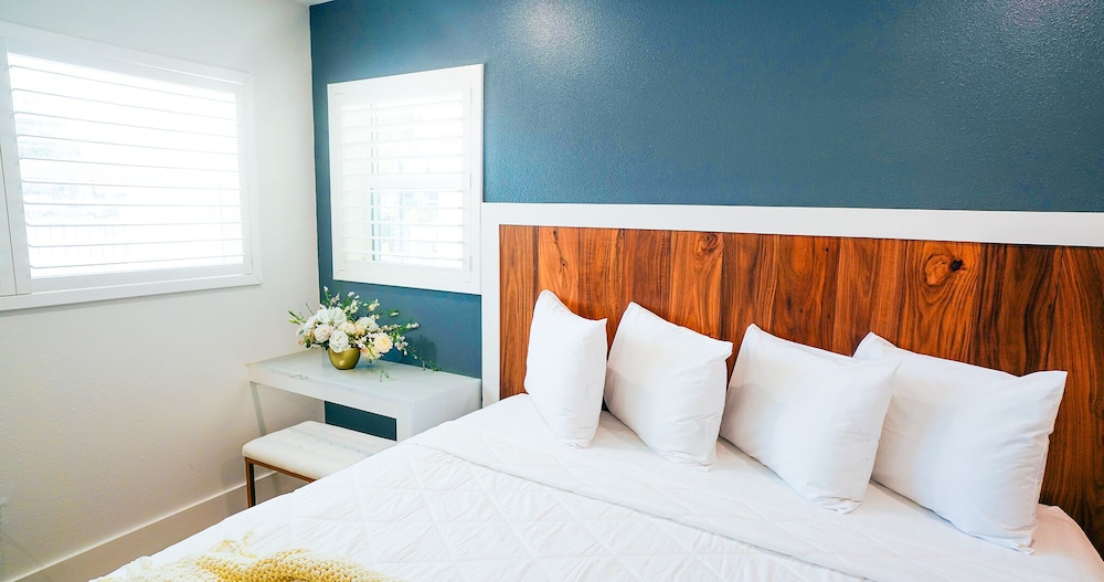 Ivory Sands Beach Suites 25/50
