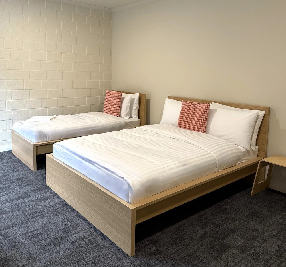 Gallery Hotel 16/71