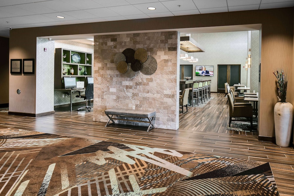 Hampton Inn And Suites Hudson Wi 18/38