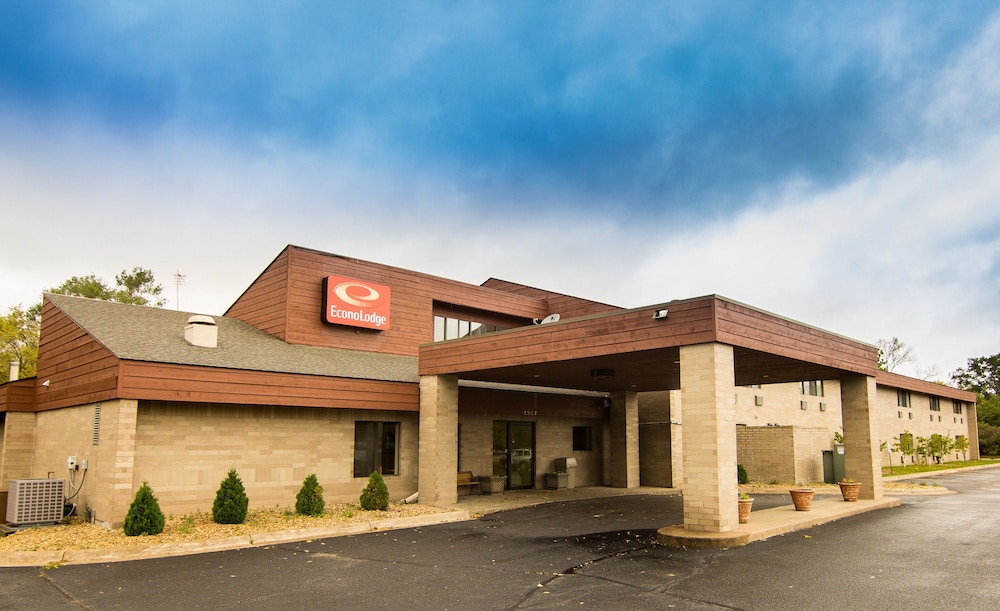 Coratel Inn & Suites by Jasper River Falls 2/60