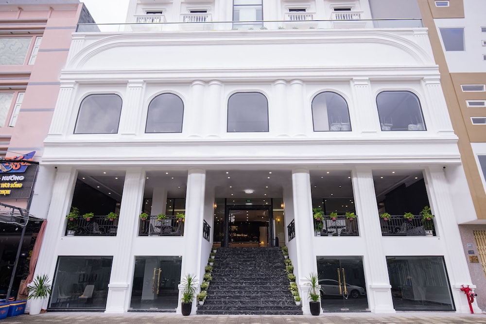 Monaco Hotel 2/49