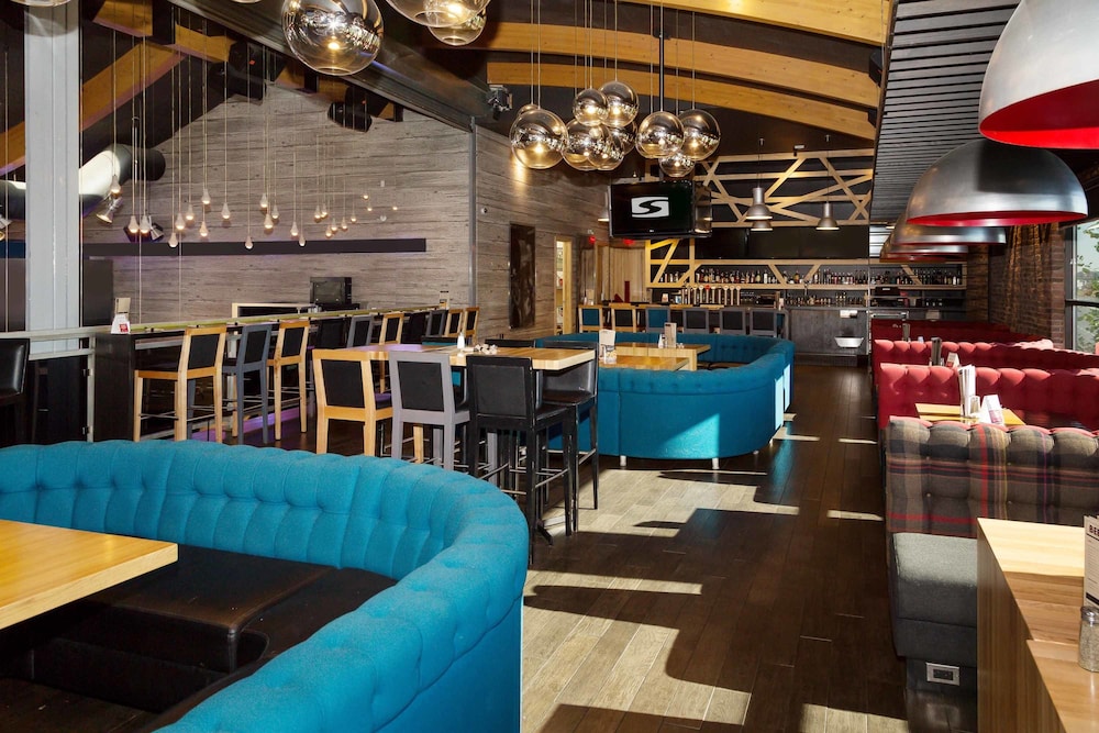 Sandman Hotel & Suites Calgary South 50/65