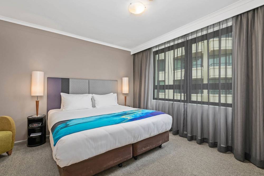 Mantra Parramatta 22/72